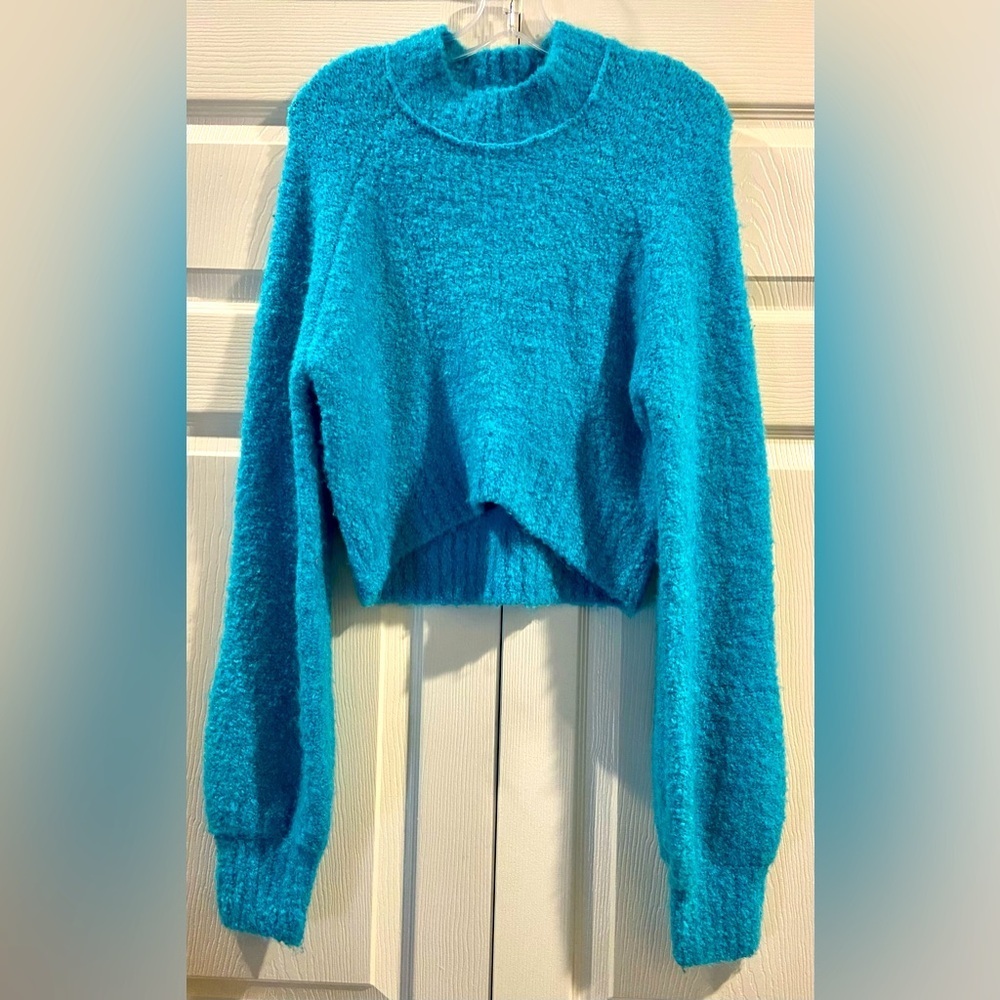 Urban Outfitters Cropped Long Sleeve Aqua Knit Sweater Size L